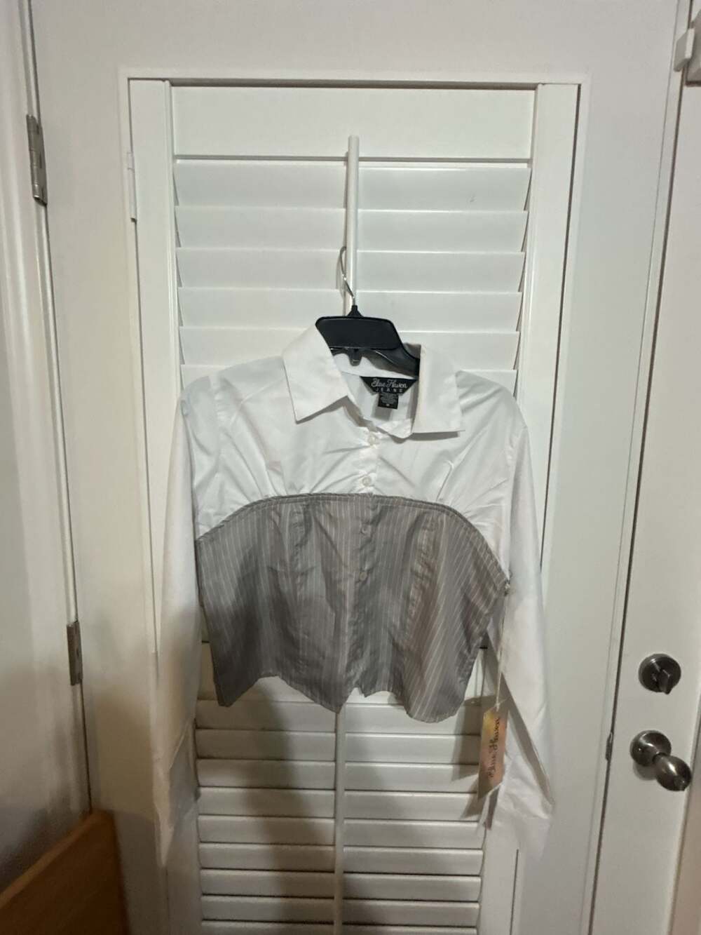 Blue Haven Jeans White and Grey Pinstripe Long Sleeve Button Down Shirt Corset O
